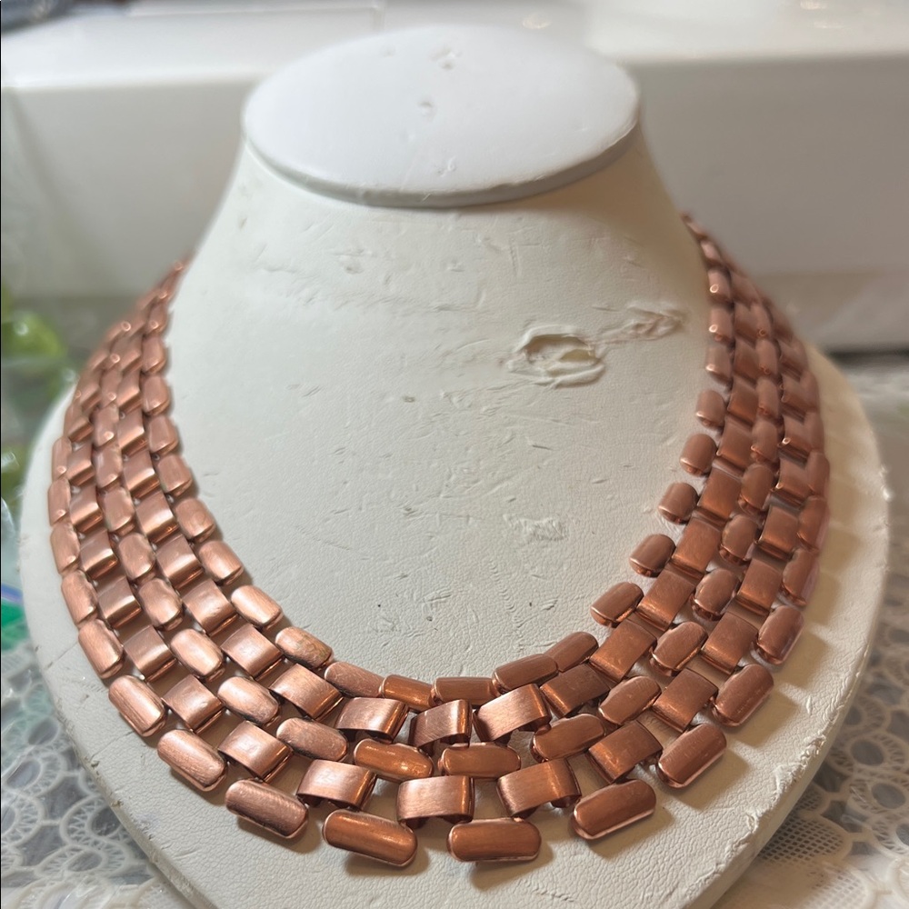 Elegant Copper-Toned Necklace